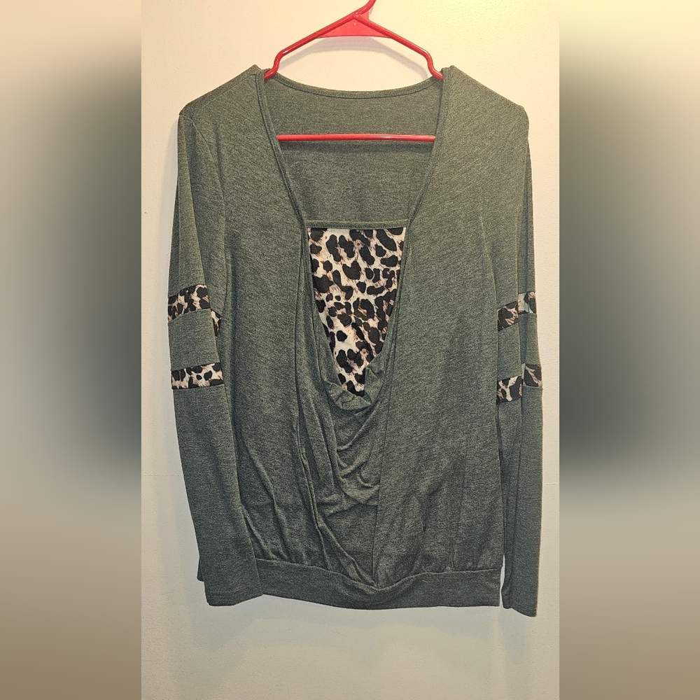 SHEIN Green Leopard Accent Sweatshirt